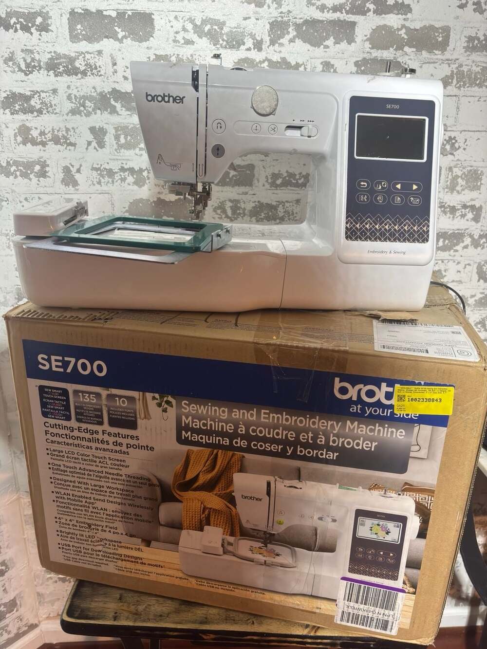 Brother SE700  Sewing &Embroidery Machine w/ Snap Magnetic Hoop & Artspira App